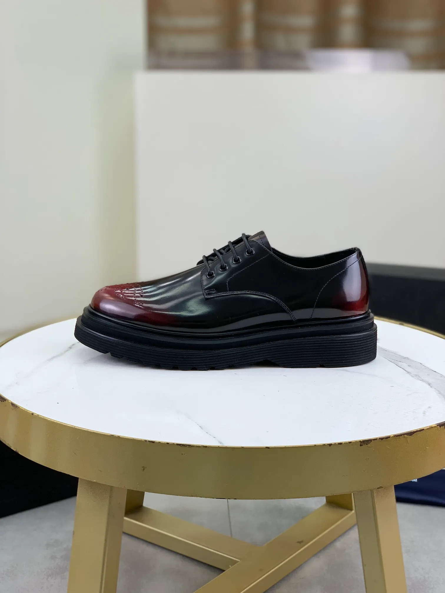 Factory price P880 💰Original quality, top version🔱 ＰＲＡＤＡ——Prada. Men's business casual leather shoes, top quality products. 1:1 shipment ⬆️Luxurious and noble👞All imported original color-rubbed open edge beads, just to create a more comfortable wearing body Tested, upper: original comfortable open-edge bead-rubbed calf leather ➕Top imported water-dyed full cow lining, original light and comfortable TPU foam combination bottom ✔️Code number: 39-44 (38.45 can be customized)